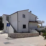 Mara * מאנדרה