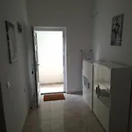 דירה Mara *